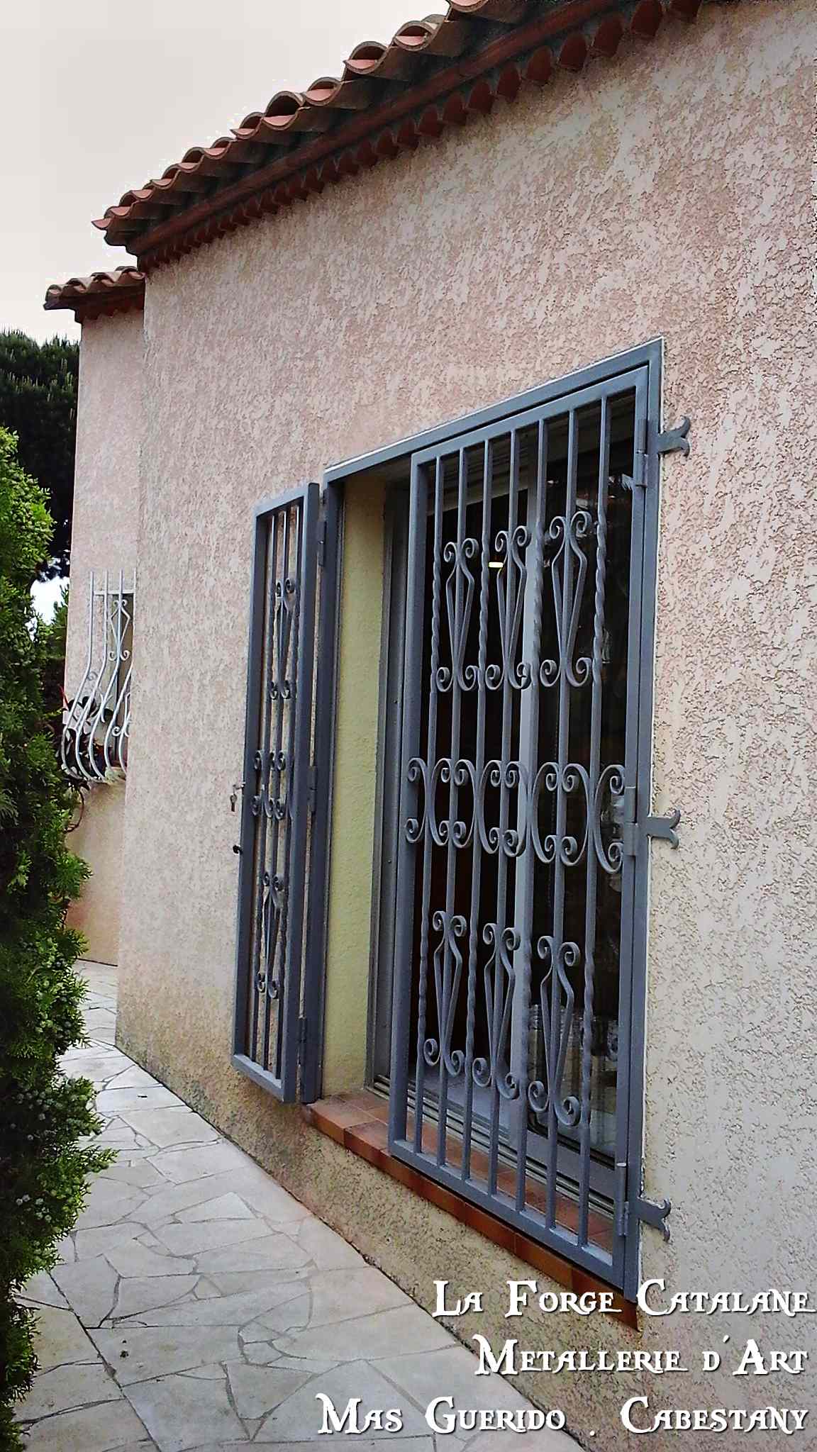 grille articulee 2 vantaux volutes torsades fer Forge Catalane Cabestany.jpg